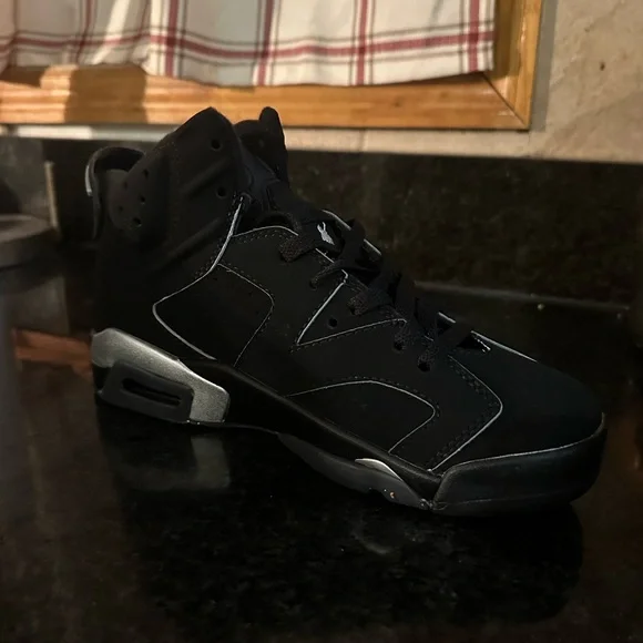 Jordan Men's Black & Gray Chrome 6’s Sneakers